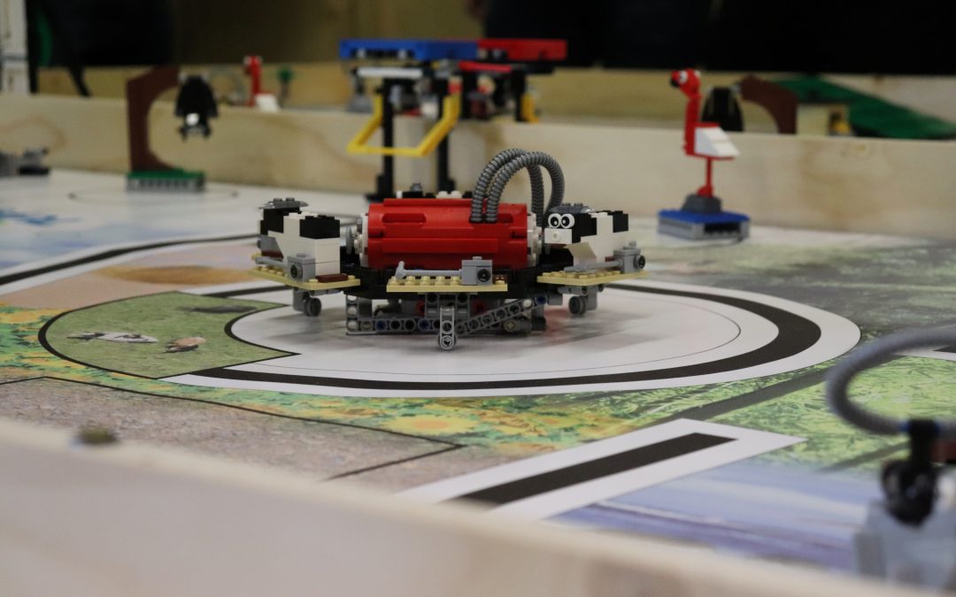 Eerste editie First Lego League Tilburg in Theresialyceum